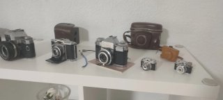 Collezione di 10 fotocamere più un libro