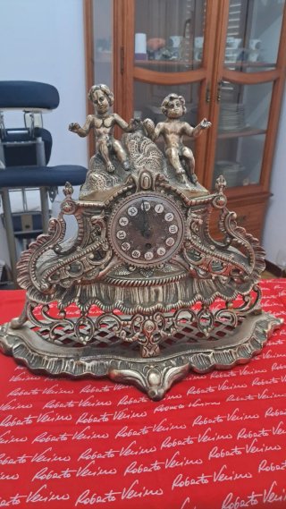 Reloj de Bronce con Figuras