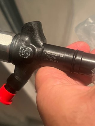 Inyector 23670-0R180 Toyota D4D