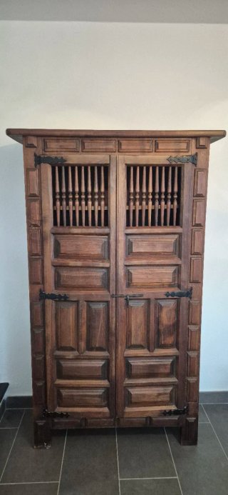 Mueble Antiguo de Madera