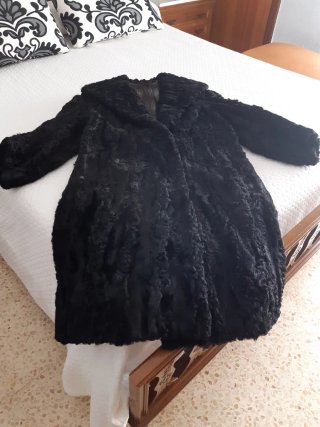Abrigo de Astracán Negro