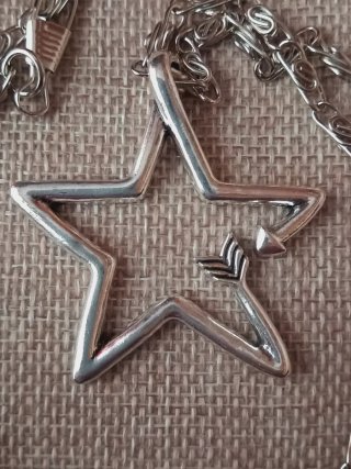 Collar con Colgante de Estrella y Flecha