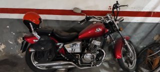 Moto 125cc Custom Roja. Dadyw Regal Raptor.
