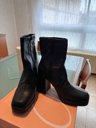 Botines Altos Negros usados una vez