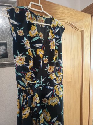 Vestido midi cruzado de flores