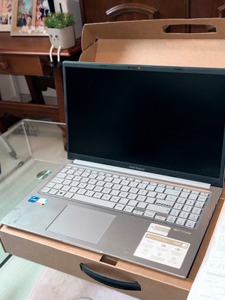 Portátil ASUS Vivobook “NUEVO POCO USO”