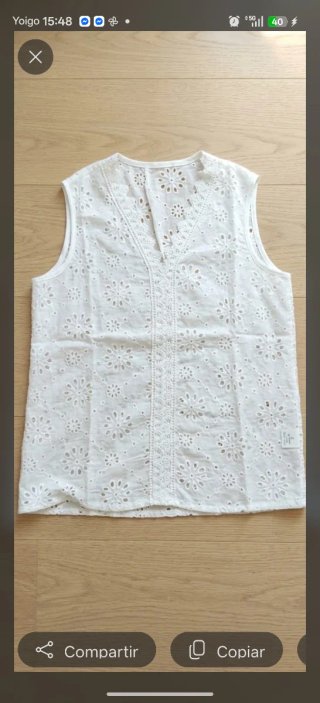 Camisa sin mangas con bordados