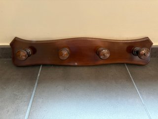 Perchero de Pared de Madera