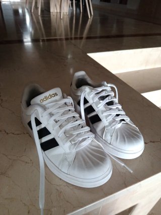 Zapatillas Adidas Blancas y Negras