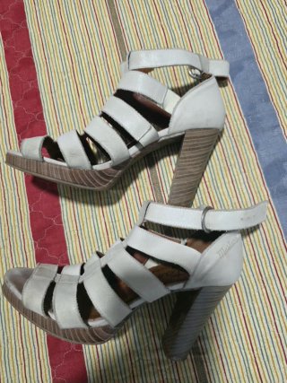 Sandalias de tacón Mustang beige