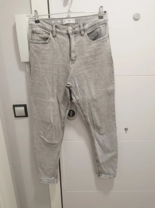 Pantalón vaquero mom/Mango gris
