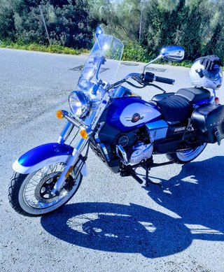 Moto UM Renegade Classic 125