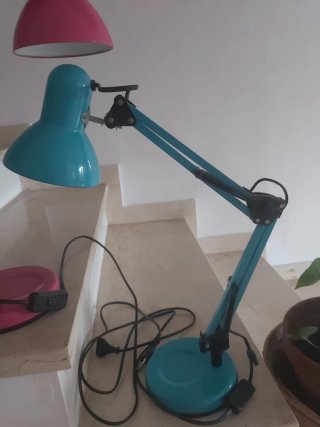 Lámpara de escritorio articulada