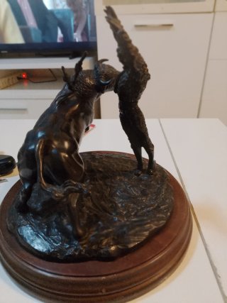 Escultura de Bronce: Torero y Toro