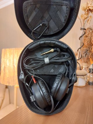 Sennheiser HD 25 + Funda Rígida + Adaptador