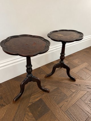 Pareja de mesas auxiliares antiques de madera
