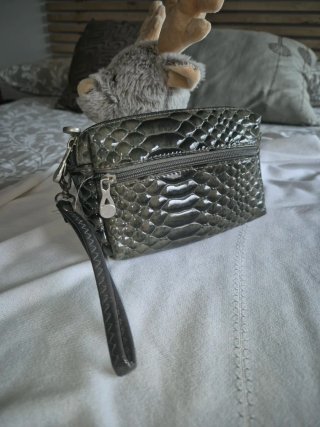 Bolso de mano con textura