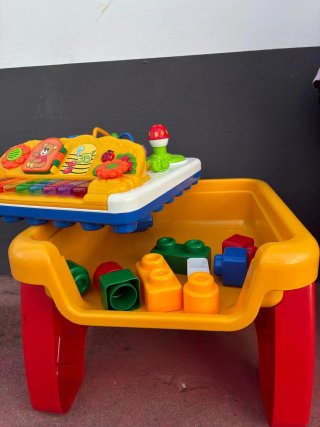 Mesa de Juegos Infantil con Bloques