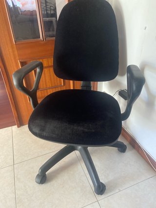 Silla de escritorio giratoria negra