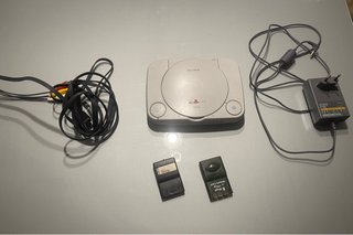 Consola PlayStation 1 Slim con 2 Memory Cards