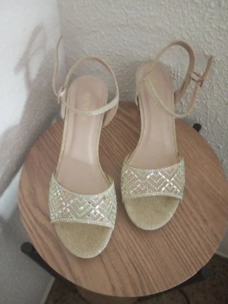 Zapatos de fiesta dorados