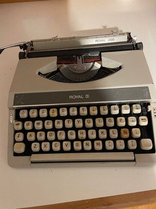 Máquina de escribir Royal 200