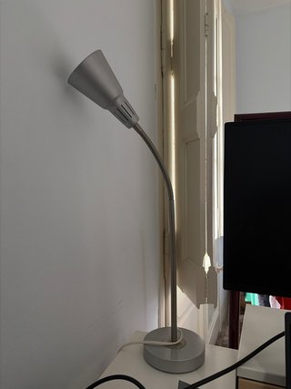 Lámpara de escritorio Ikea plateada