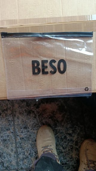 Neceser Transparente con Inscripción BESO