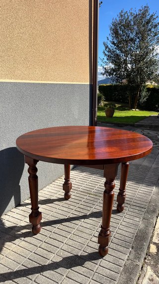 Mesa Redonda Antigua de Madera Iroco