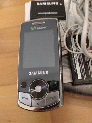 Móvil Samsung Vintage 2008 desconozco si funciona