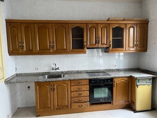 Cocina completa de madera de roble