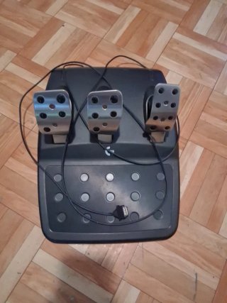Volante y Pedales Logitech para Xbox y PC