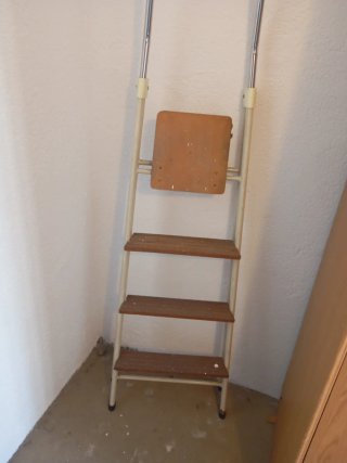 Escalera Plegable de Metal y Madera