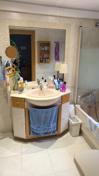 Mueble de baño con lavabo integrado y 2 muebles