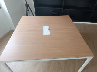 Mesa de reunión madera y metal
