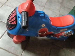Moto correpasillos Spiderman para niños