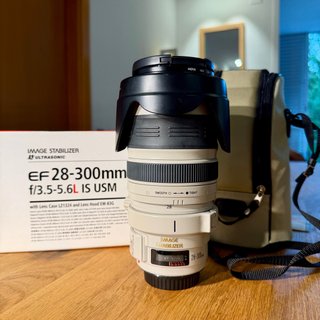 Objetivo Canon EF 28-300mm f/3.5-5.6L IS USM