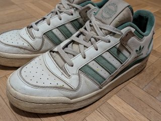 Zapatillas adidas blancas y verdes