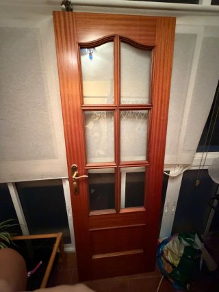 Puerta de madera interior con cristal