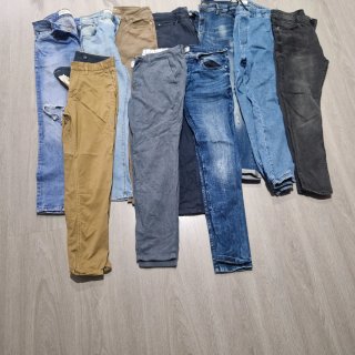 Lote de 15 pantalones largos de diferentes marcas.