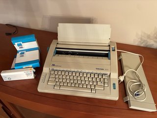 Máquina de escribir Triumph-Adler Gabriele 100