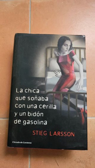 La chica que soñaba con una cerilla y un bidón de