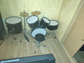Batería acústica negra