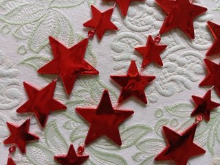 Guirnalda de Estrellas Rojas y plateadas de Navida