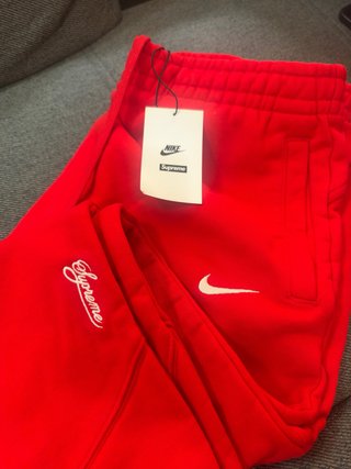 Pantalón Supreme x Nike Rojo