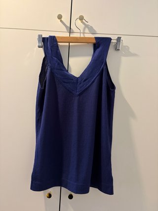 Camiseta de tirantes azul eléctrico