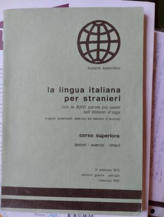 Libro de texto aprendizaje de italiano.