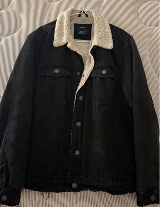 Chaqueta Bershka Negra con Borrego Talla M
