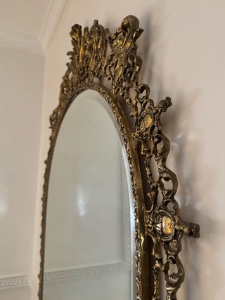 Espejo de Pared con Marco Dorado 2 sillas 1mesita
