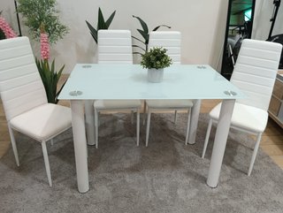 Mesa de Cristal y 4 Sillas Blancas